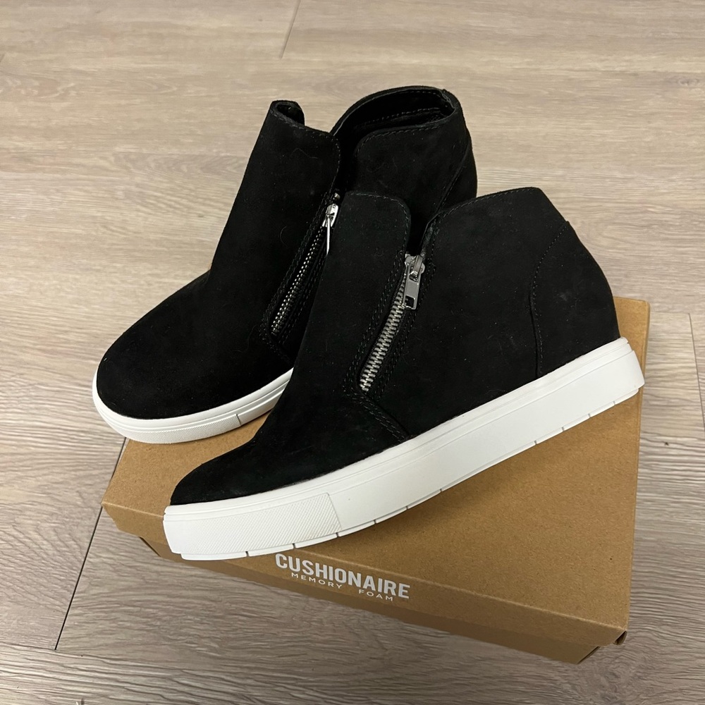 Brand New Wedge Sneaker. Women’s 7.
